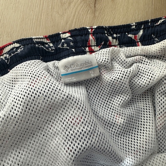 Columbia PFG Omni-Shade Lined Swim Trunks – American Flag Fish Print – Men’s XL - Picture 4 of 5